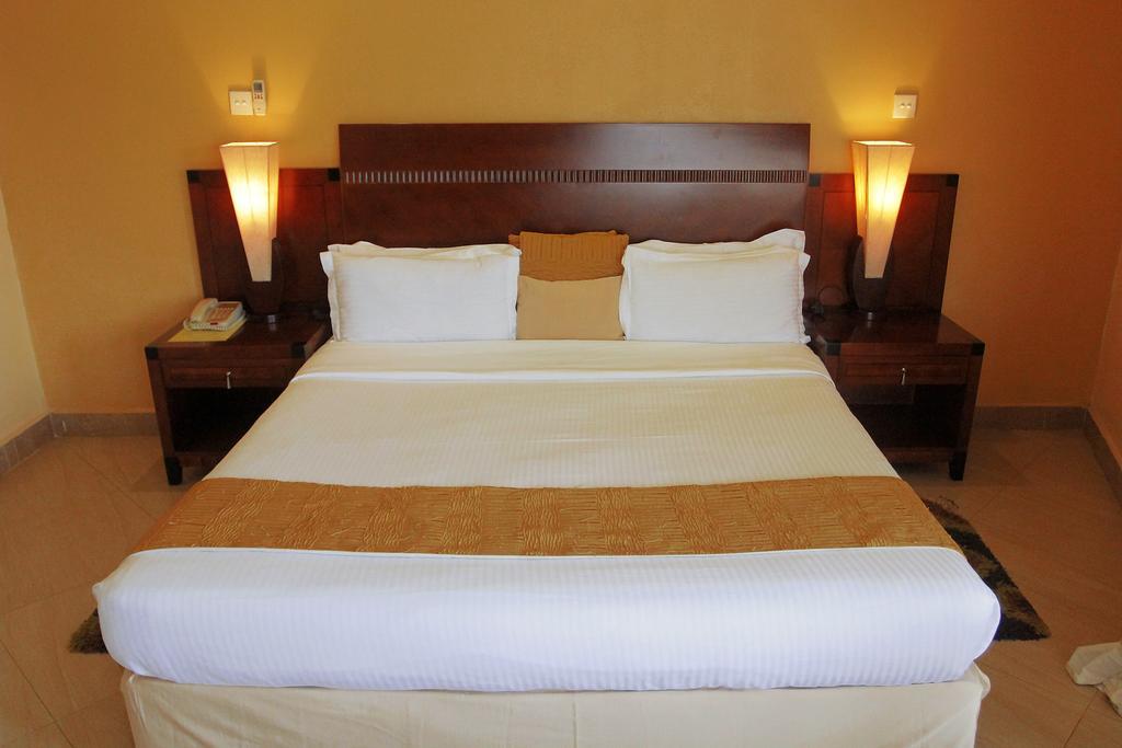 Royal Suites 坎帕拉 外观 照片